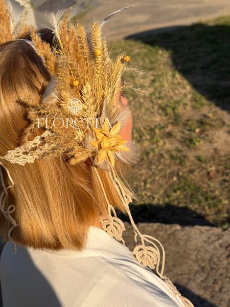 Бежева прикраса на голову до фестивалю &laquo;Вирій&raquo; чільце з підвісами та сухоцвітами 59 фото