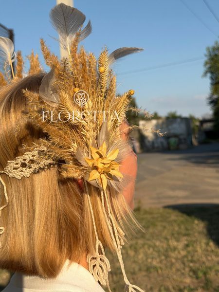 Бежева прикраса на голову до фестивалю &laquo;Вирій&raquo; чільце з підвісами та сухоцвітами 59 фото