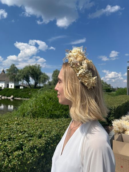 Вінок жовтого кольору на голову із сухоцвітів на фестиваль &laquo;Мереживо&raquo; 2 фото